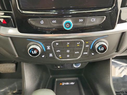 Used 2023 Chevrolet Traverse LT FWD image 18