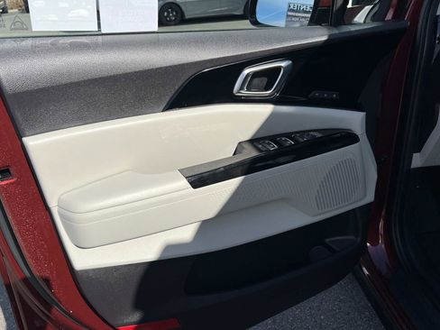 Used 2024 Kia Carnival SX image 6