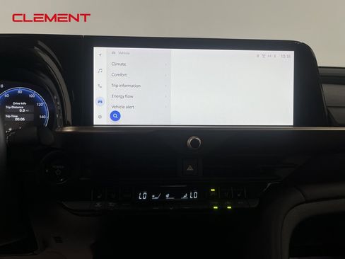 Used 2024 Toyota Crown Limited image 18