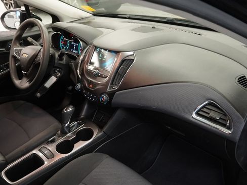 Used 2018 Chevrolet Cruze LT FWD image 27