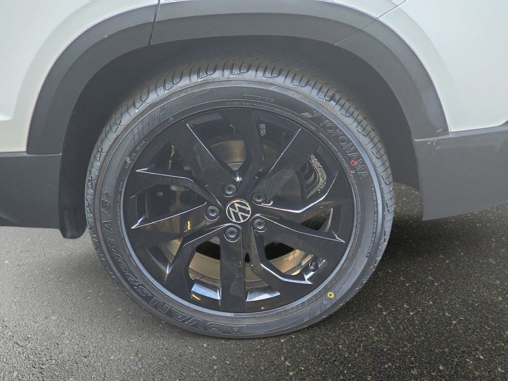 Used 2022 Volkswagen Taos SE AWD/4WD image 35