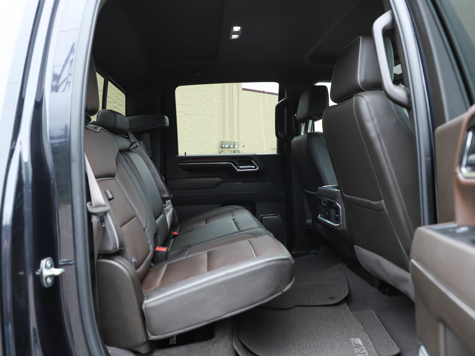 Used 2024 GMC Sierra 3500 Denali w/ Technology Package AWD/4WD image 12