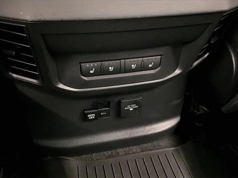 Used 2024 Toyota Tundra Platinum image 29