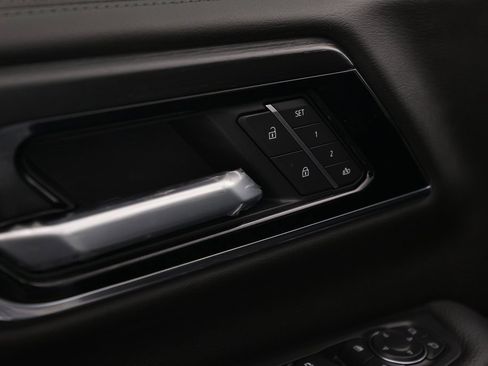 Used 2026 GMC Yukon Denali w/ Sun & Power Step Package image 19