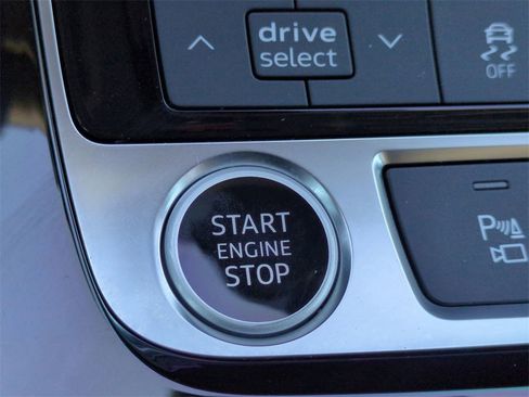 Used 2025 Audi Q8 Premium Plus image 29