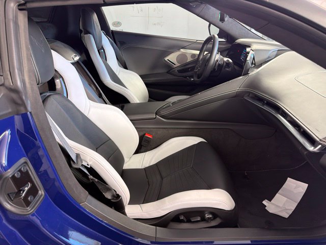 Used 2025 Chevrolet Corvette Stingray Premium Conv w/ Z51 Performance Package RWD image 25