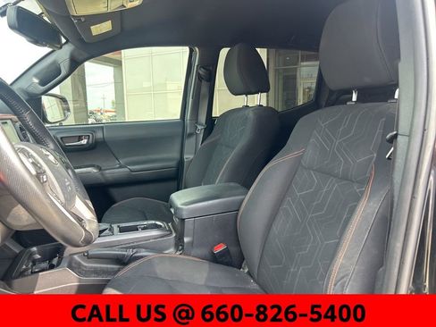 Used 2016 Toyota Tacoma TRD Sport w/ Towing Package image 13