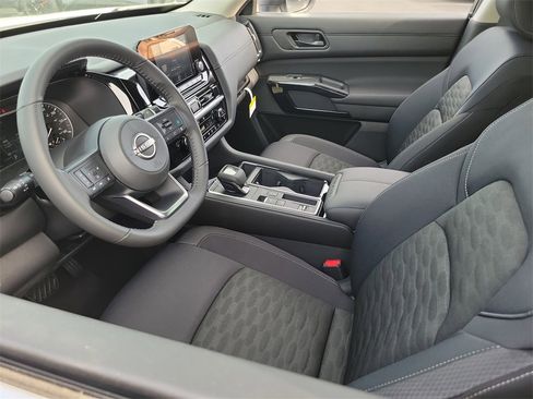 New 2025 Nissan Pathfinder SV w/ Black Appearance Package image 3