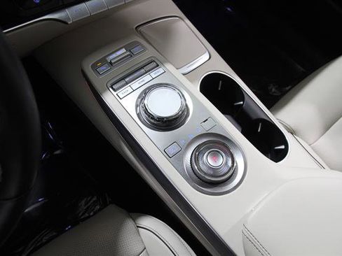 Certified 2024 Genesis GV70 2.5T w/ Advanced Package image 15