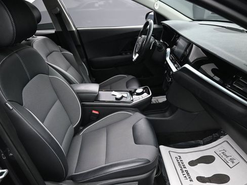 Used 2020 Kia Niro EX image 34