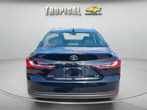 Used 2025 Toyota Camry LE image 4
