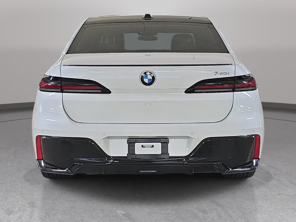 Used 2023 BMW 740i RWD image 8