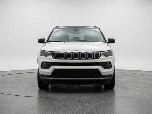 Used 2025 Jeep Compass Limited AWD/4WD image 2