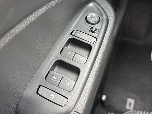 Certified 2023 Hyundai Venue SE image 24