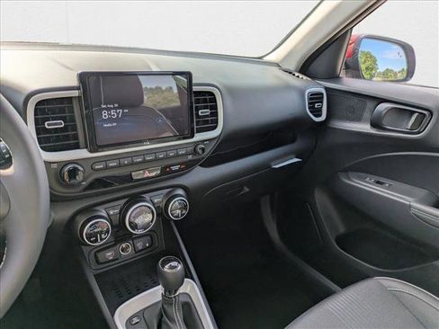 New 2025 Hyundai Venue Limited image 13