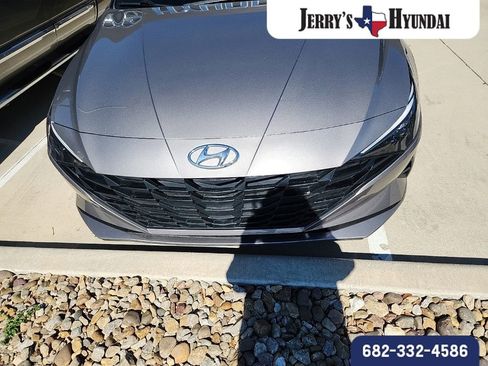 Used 2023 Hyundai Elantra Blue image 4