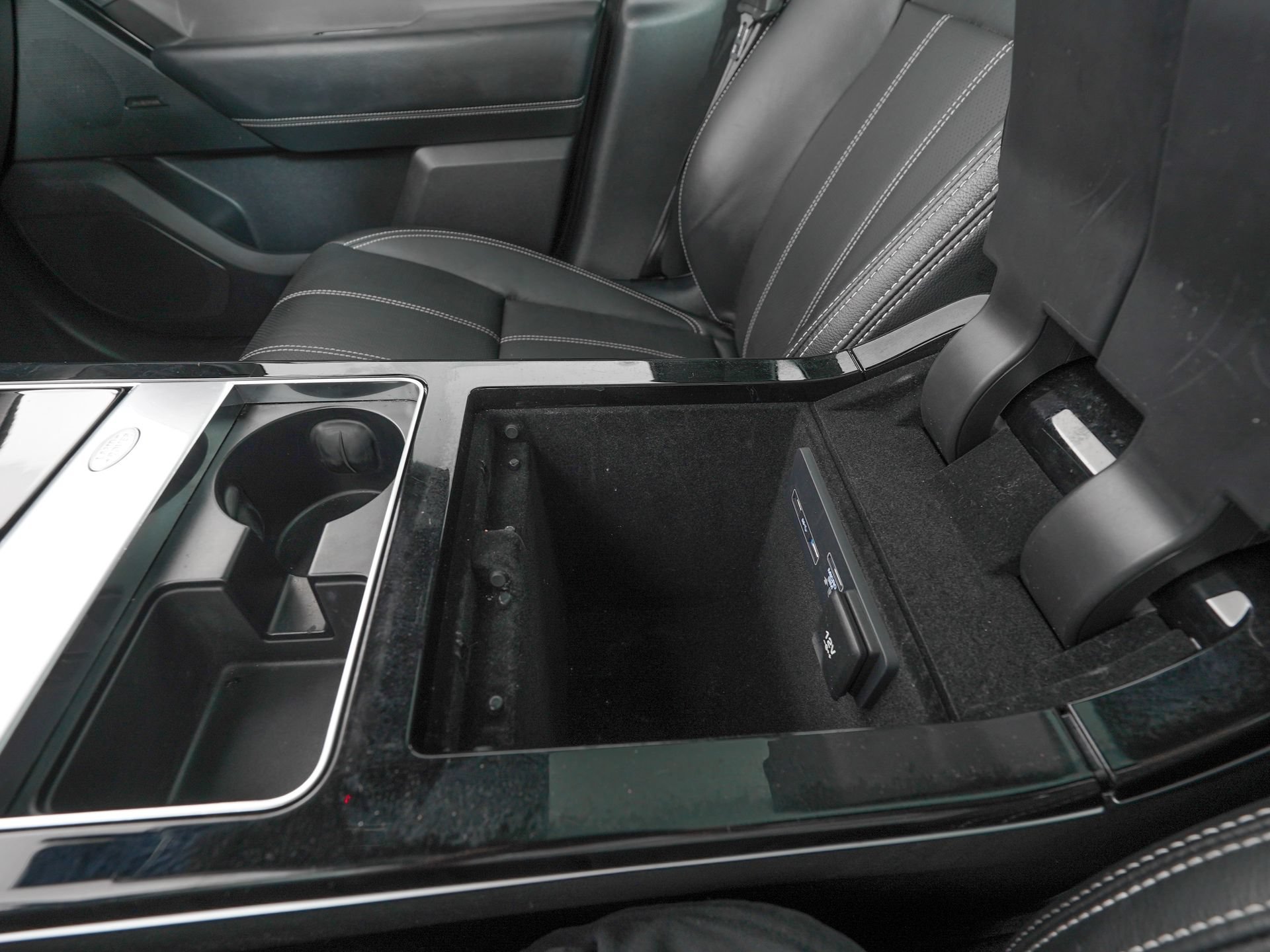 Used 2019 Land Rover Range Rover Velar S AWD/4WD image 29