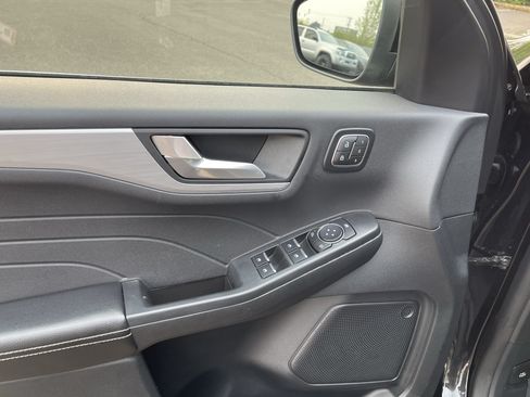 Used 2025 Ford Escape Platinum AWD/4WD image 17