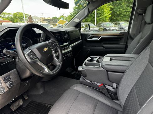 Used 2023 Chevrolet Silverado 1500 LT AWD/4WD image 12