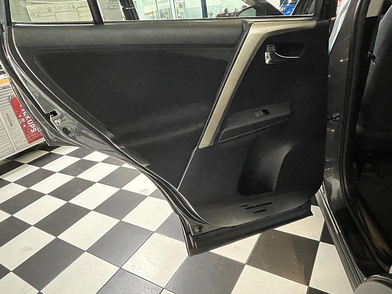 Used 2015 Toyota RAV4 XLE AWD/4WD image 23