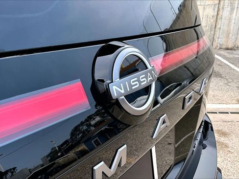 Used 2025 Nissan Armada Platinum Reserve AWD/4WD image 34