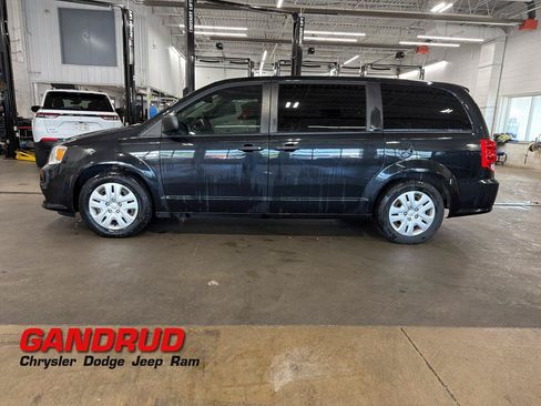 Used 2019 Dodge Grand Caravan SE FWD image 1