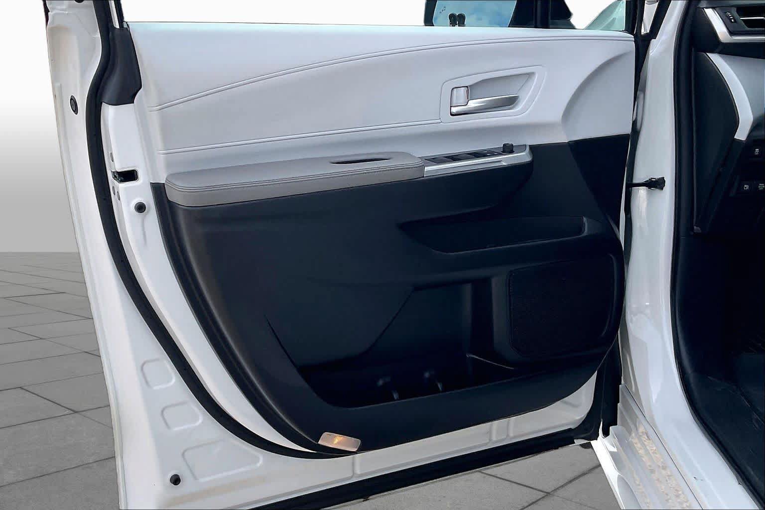 Used 2025 Toyota Sienna XLE FWD image 20