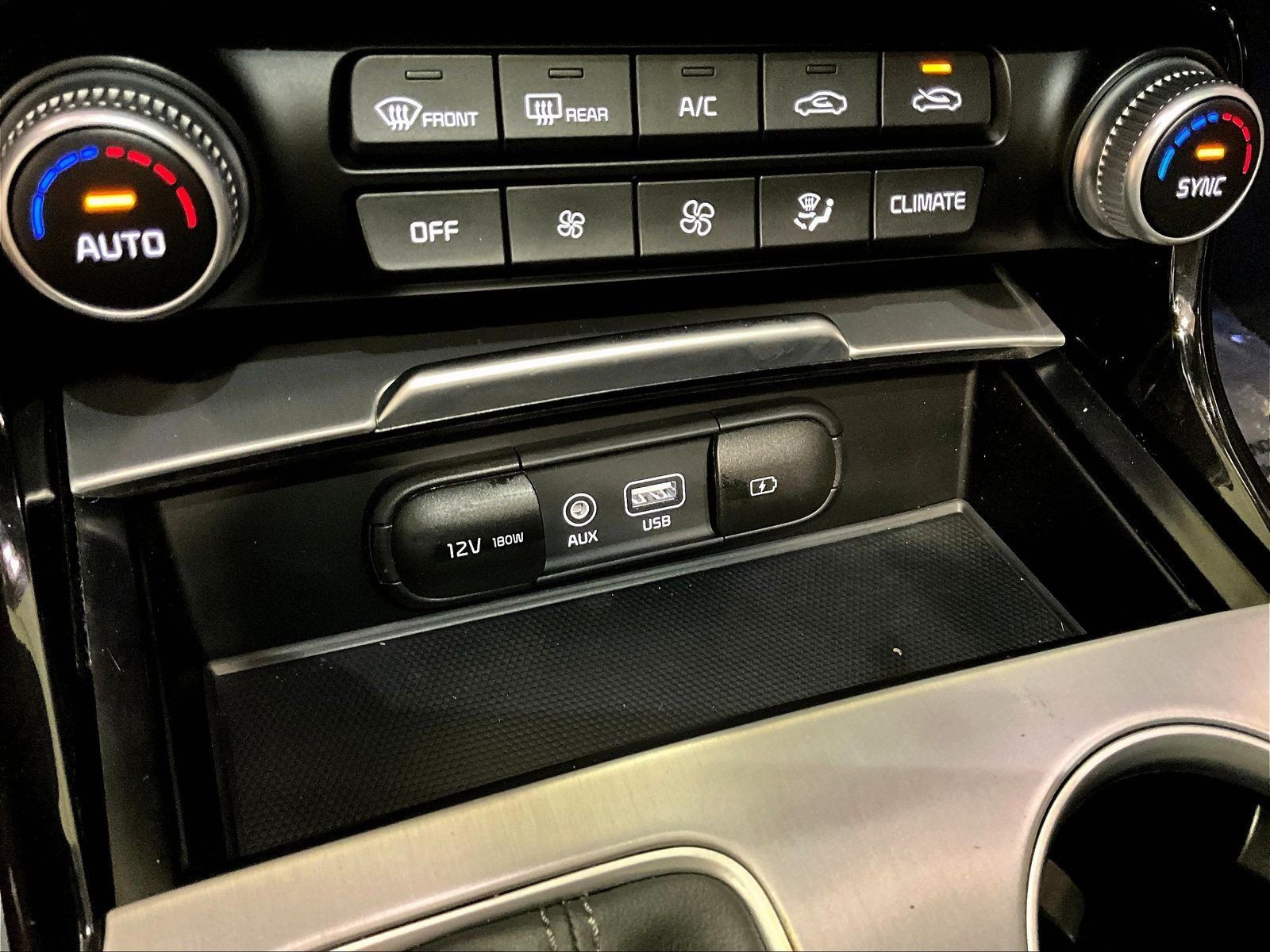 Used 2018 Kia Stinger GT1 AWD/4WD image 16