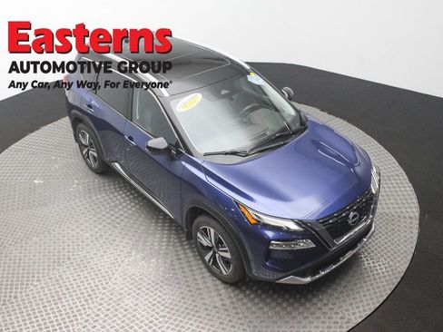 Used 2023 Nissan Rogue Platinum image 3