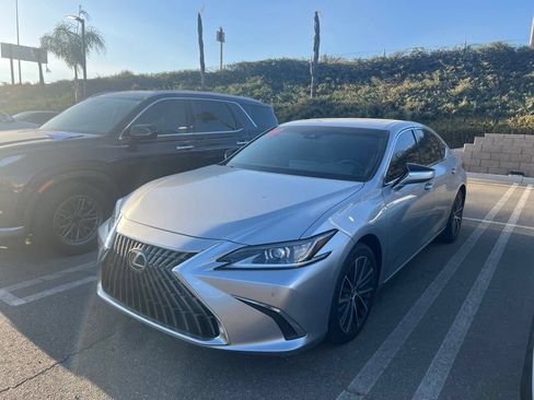 Used 2023 Lexus ES 350 w/ Premium Package FWD image 4