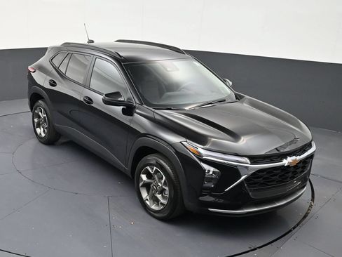 Used 2025 Chevrolet Trax LT FWD image 15