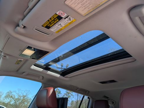 Used 2017 Lexus LX 570 4WD w/ Luxury Package image 15