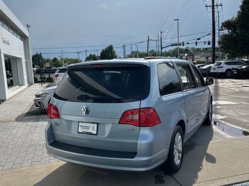 Used 2012 Volkswagen Routan SE FWD image 8