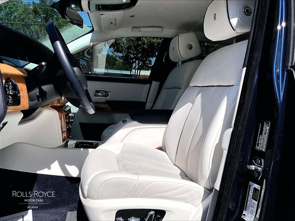 Certified 2026 Rolls-Royce Phantom Sedan RWD image 23