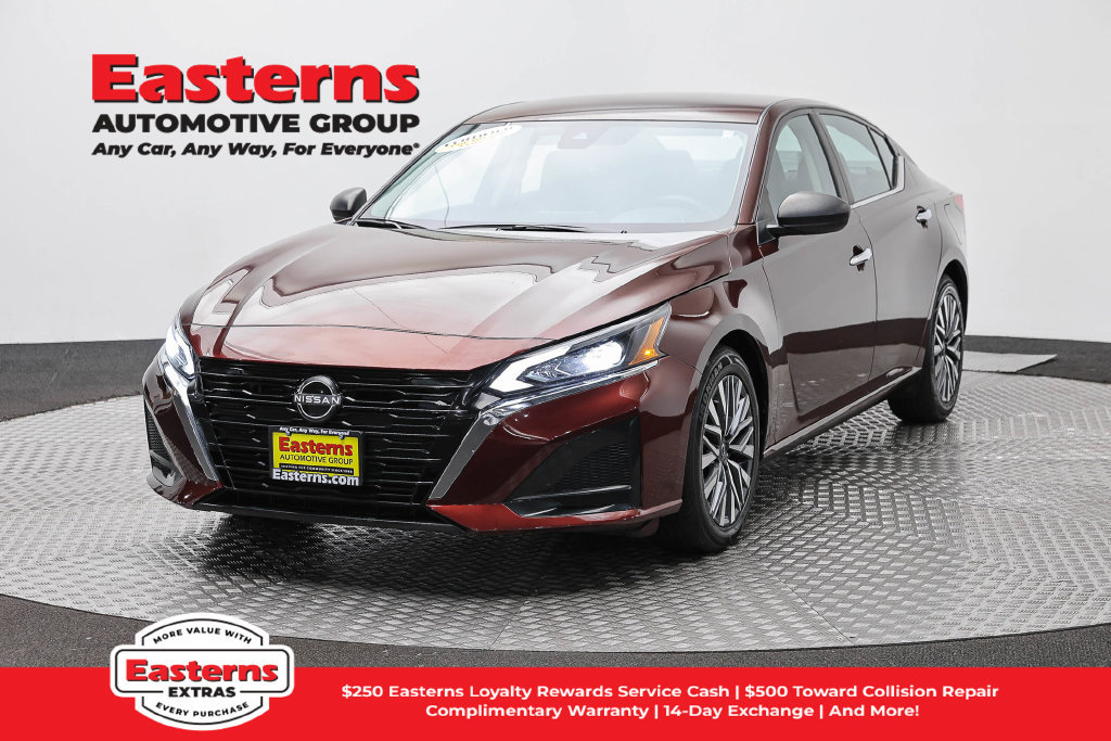 Used 2024 Nissan Altima 2.5 SV FWD image 1