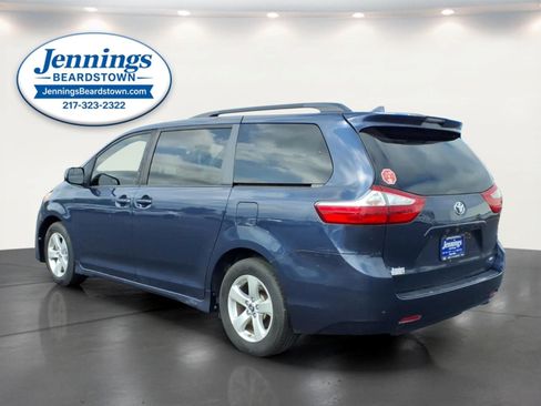 Used 2018 Toyota Sienna LE FWD image 3