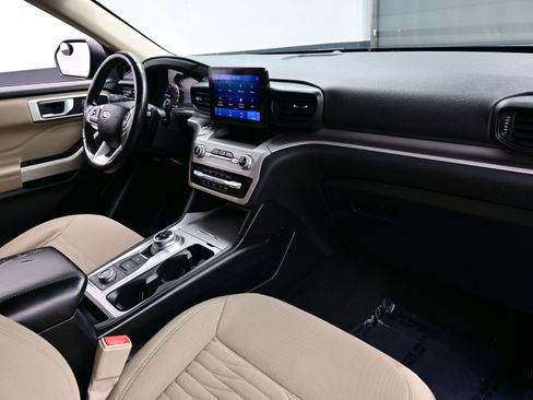 Used 2021 Ford Explorer XLT w/ Class III Trailer Tow Package image 16