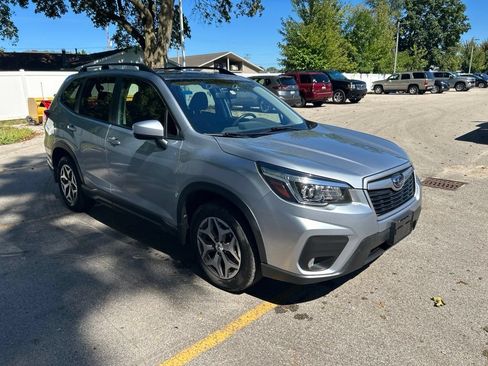 Used 2019 Subaru Forester Premium AWD/4WD image 4