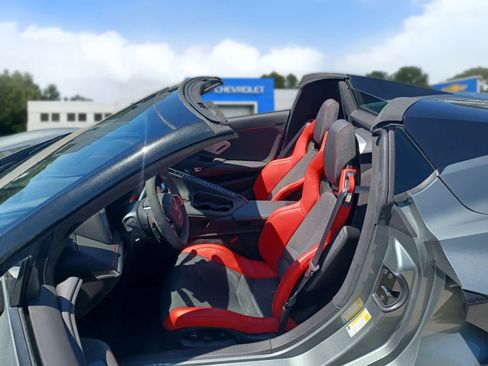 Used 2022 Chevrolet Corvette Stingray Premium Conv w/ Z51 Performance Package RWD image 13