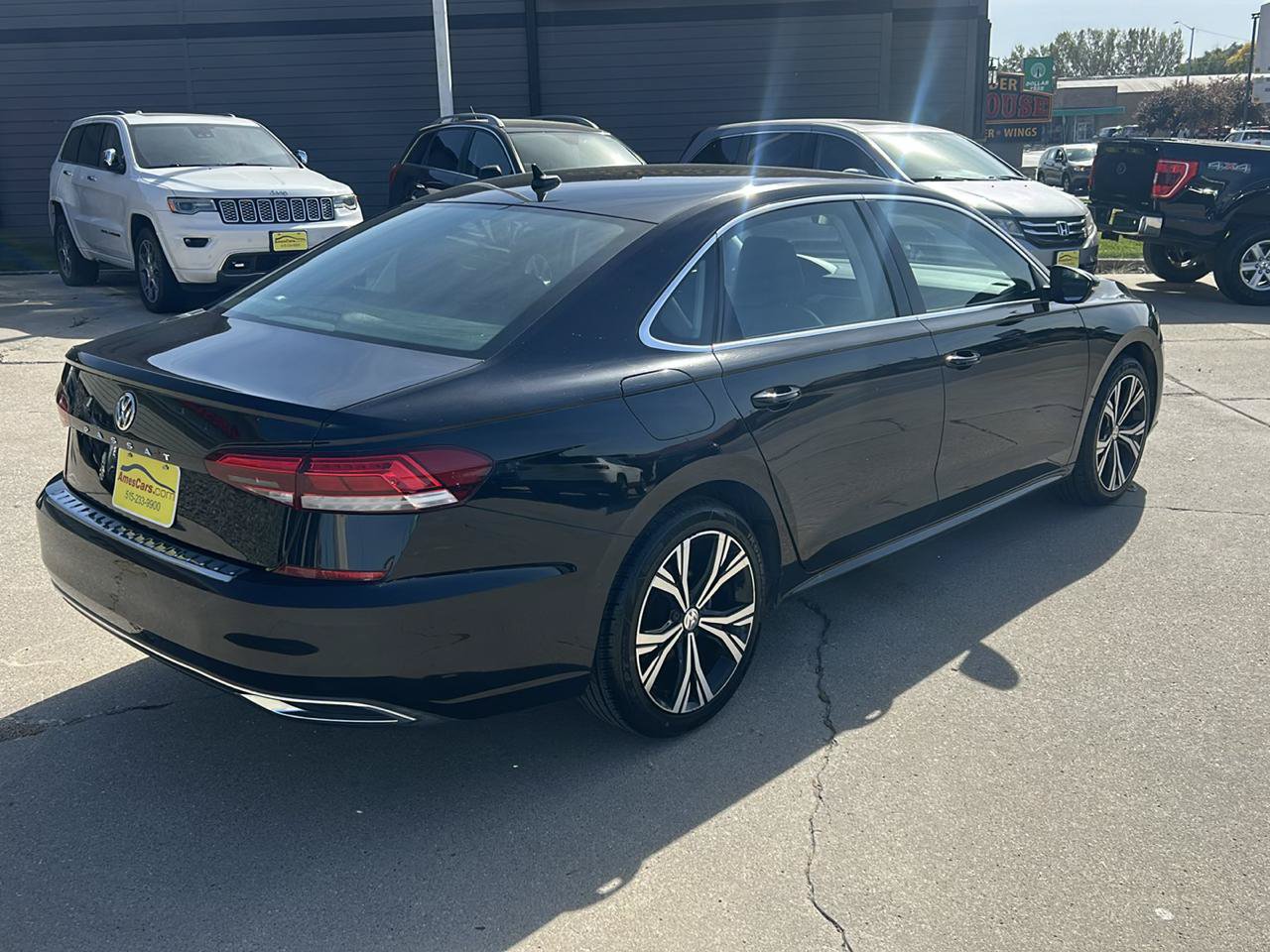 Used 2021 Volkswagen Passat 2.0T SE FWD image 3