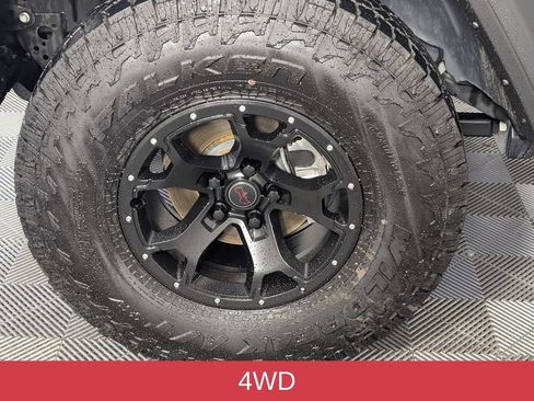 Used 2025 Jeep Gladiator Rubicon w/ Steel Bumper Group AWD/4WD image 8