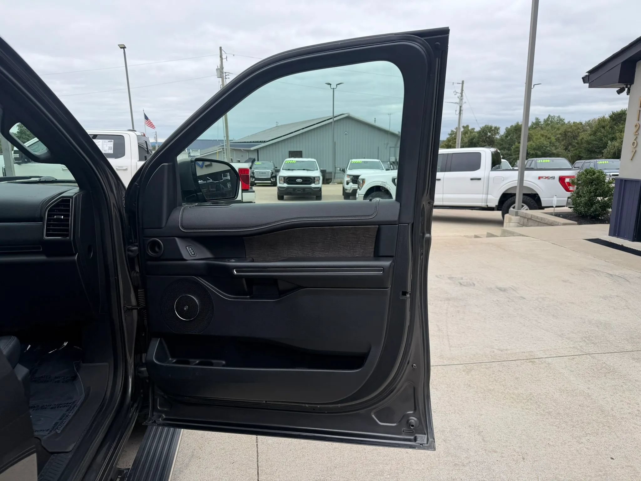 Used 2019 Ford Expedition Max Limited w/ Special Edition Package AWD/4WD image 46