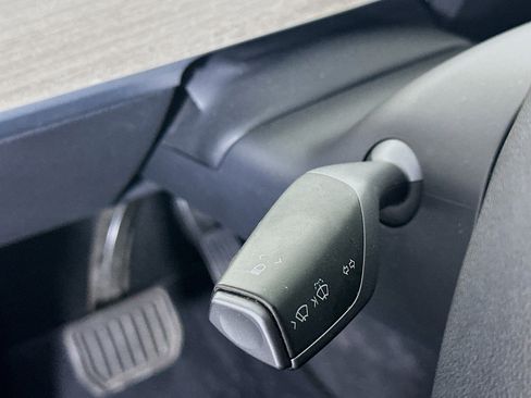 Used 2021 Tesla Model Y 2WD image 16