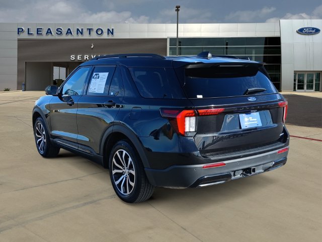 Certified 2025 Ford Explorer ST-Line AWD/4WD image 3
