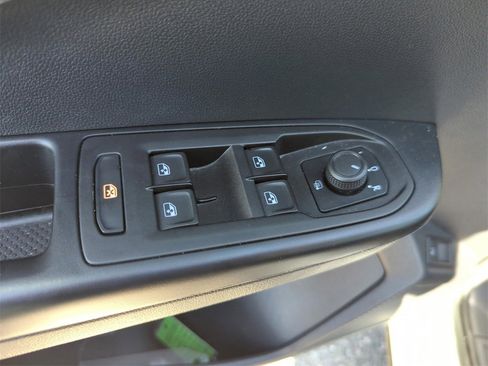 Certified 2023 Volkswagen Taos SE w/ Panoramic Sunroof Package image 33