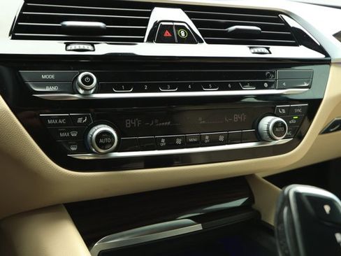 Used 2021 BMW 530i image 18