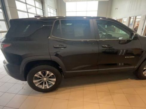 Used 2025 Chevrolet Equinox LT FWD image 3