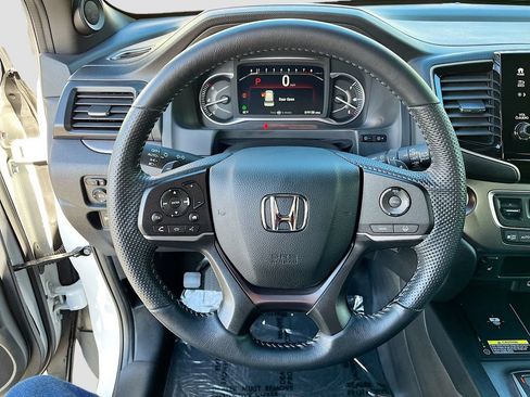Used 2025 Honda Passport EX-L image 11