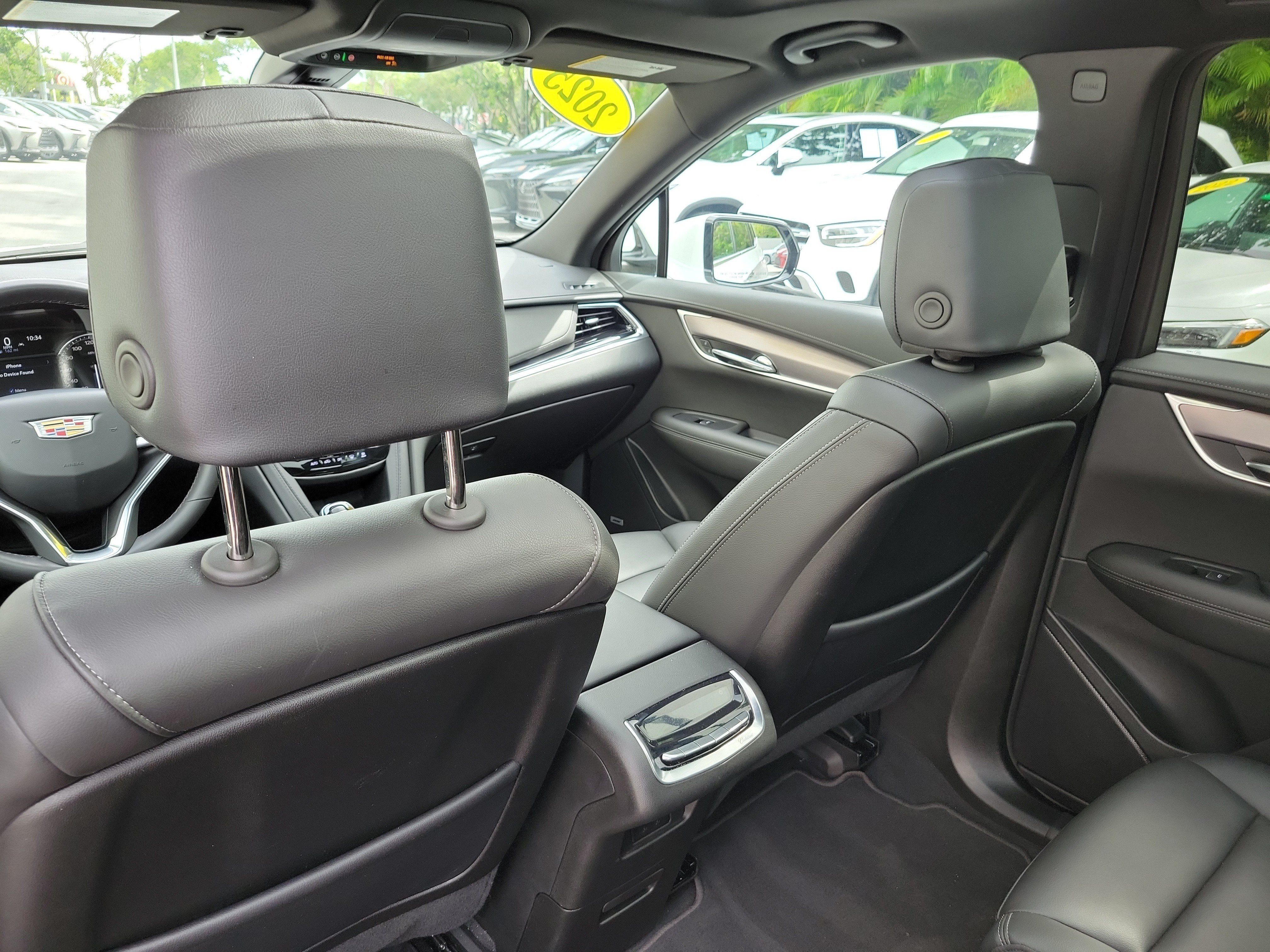 Used 2025 Cadillac XT6 Luxury FWD image 17