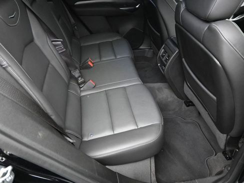 Used 2025 Cadillac XT4 Premium Luxury image 9